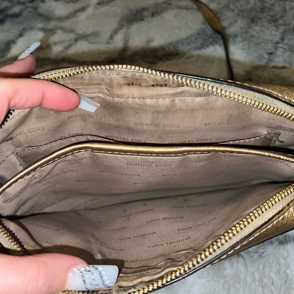 Gold Michael kors purse crossbody - Picture 2 of 5